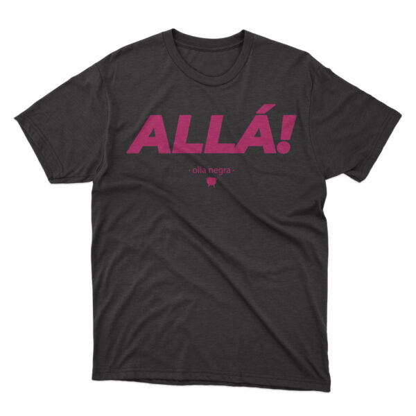 Allá! Remera negra, letras magentas